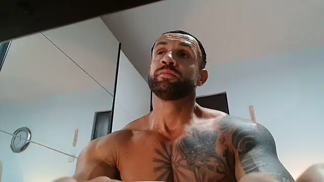 Snapshot of Magnificmuscles89 chatting on 05/24/26, 09:25 Magnificmuscles89 online show from 05/24/26, 09:25