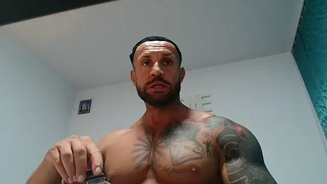 Snapshot of Magnificmuscles89 chatting on 05/24/26, 10:04 Magnificmuscles89 online show from 05/24/26, 10:04
