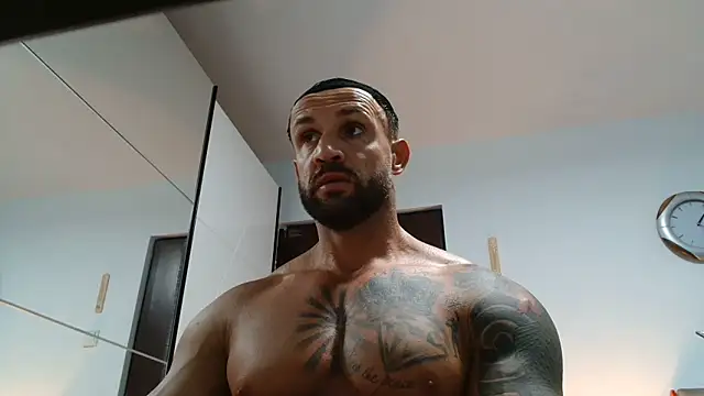 Snapshot of Magnificmuscles89 chatting on 05/25/26, 10:21 Magnificmuscles89 online show from 05/25/26, 10:21