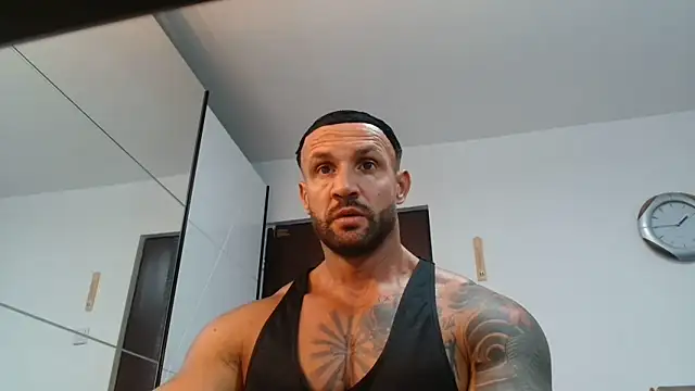 Snapshot of Magnificmuscles89 chatting on 05/27/26, 10:45 Magnificmuscles89 online show from 05/27/26, 10:45