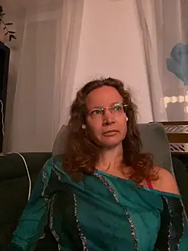 AnnikaRose online show from 11/11/25, 06:46