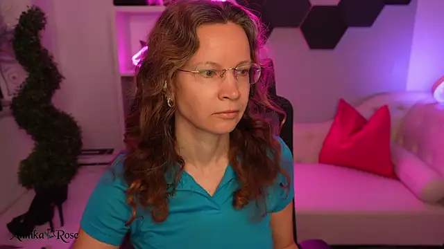 AnnikaRose online show from 02/13/26, 06:42