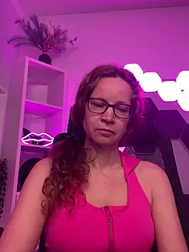 AnnikaRose online show from 04/24/26, 05:54