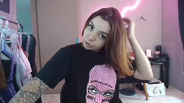 Snapshot of HotRuiva chatting on 12/24/24, 06:06 HotRuiva online show from 12/24/24, 06:06