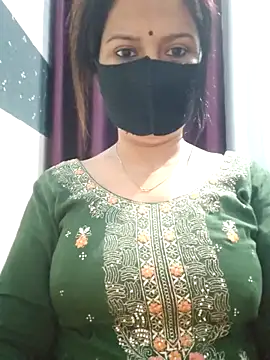 Snapshot of Aishwaryaa_69 chatting on 03/04/25, 03:22 Aishwaryaa 69 online show from 03/04/25, 03:22