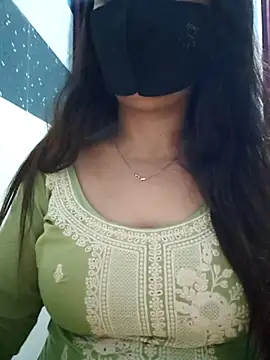 Snapshot of Aishwaryaa_69 chatting on 03/10/25, 10:04 Aishwaryaa 69 online show from 03/10/25, 10:04