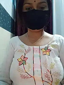 Snapshot of Aishwaryaa_69 chatting on 03/11/25, 03:48 Aishwaryaa 69 online show from 03/11/25, 03:48