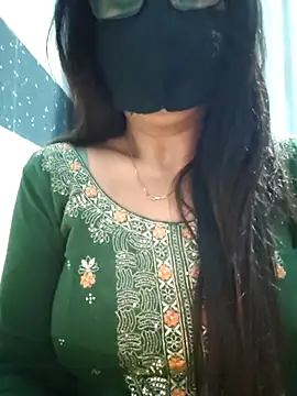 Snapshot of Aishwaryaa_69 chatting on 03/11/25, 01:34 Aishwaryaa 69 online show from 03/11/25, 01:34