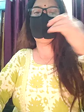 Snapshot of Aishwaryaa_69 chatting on 09/15/25, 10:37 Aishwaryaa 69 online show from 09/15/25, 10:37