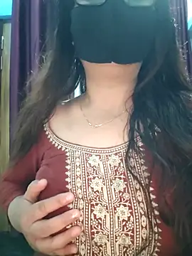 Snapshot of Aishwaryaa_69 chatting on 10/06/25, 04:32 Aishwaryaa 69 online show from 10/06/25, 04:32