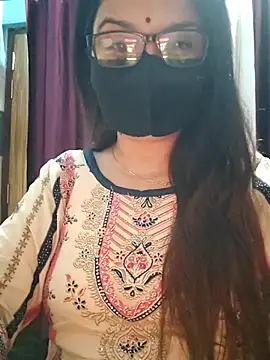 Snapshot of Aishwaryaa_69 chatting on 10/23/25, 04:17 Aishwaryaa 69 online show from 10/23/25, 04:17