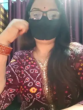 Snapshot of Aishwaryaa_69 chatting on 10/25/25, 04:24 Aishwaryaa 69 online show from 10/25/25, 04:24