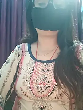 Snapshot of Aishwaryaa_69 chatting on 11/19/25, 08:25 Aishwaryaa 69 online show from 11/19/25, 08:25