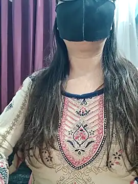 Aishwaryaa 69 online show from 05/18/26, 02:29