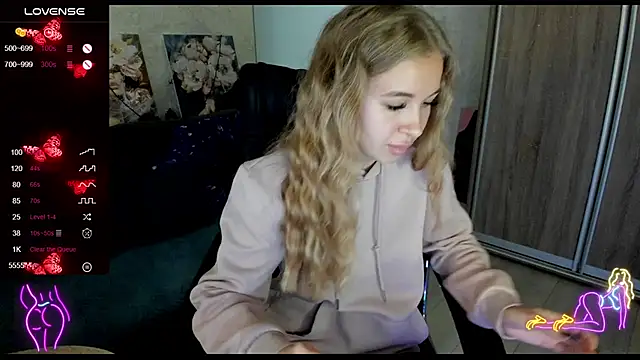  NigoNika online show from 10/13/25, 10:48