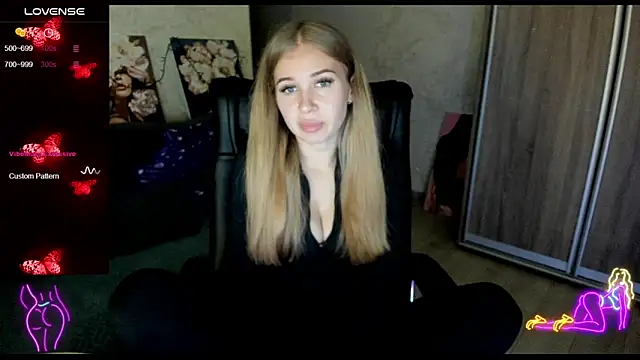  NigoNika online show from 10/17/25, 02:52