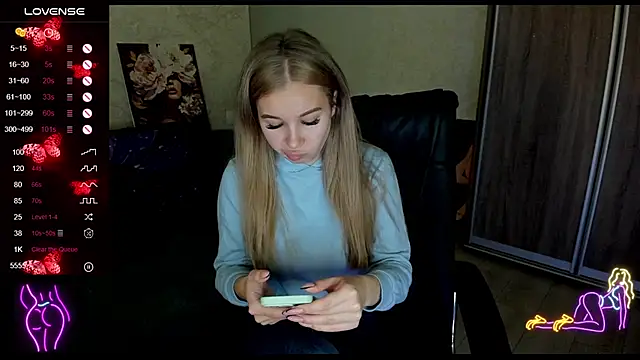  NigoNika online show from 11/10/25, 12:37