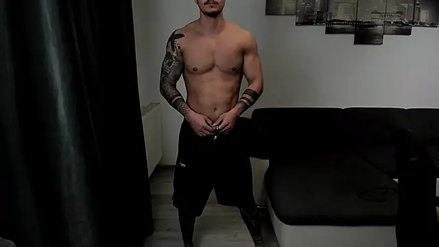 Snapshot of Richarddarell1 chatting on 09/16/25, 04:35 Richarddarell1 online show from 09/16/25, 04:35