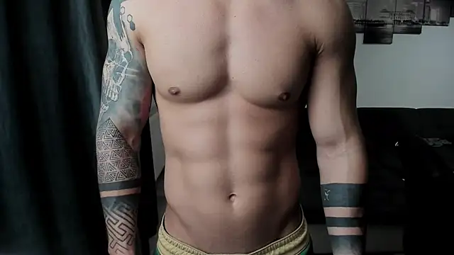 Snapshot of Richarddarell1 chatting on 09/17/25, 04:47 Richarddarell1 online show from 09/17/25, 04:47