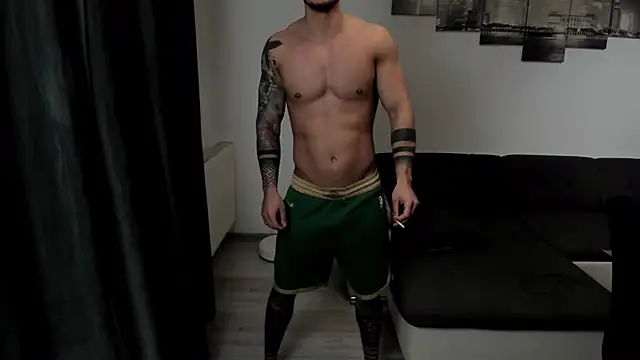 Snapshot of Richarddarell1 chatting on 10/22/25, 04:57 Richarddarell1 online show from 10/22/25, 04:57