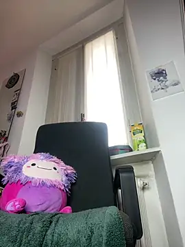 Snapshot of giuli_zerozero chatting on 02/11/25, 02:02 giuli zerozero online show from 02/11/25, 02:02