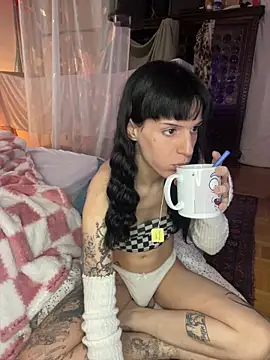 Snapshot of giuli_zerozero chatting on 10/28/25, 02:09 giuli zerozero online show from 10/28/25, 02:09