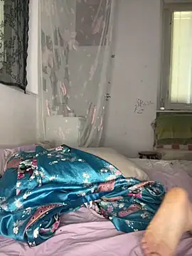 Snapshot of giuli_zerozero chatting on 04/14/26, 11:49 giuli zerozero online show from 04/14/26, 11:49