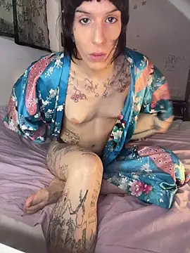 Snapshot of giuli_zerozero chatting on 04/21/26, 03:50 giuli zerozero online show from 04/21/26, 03:50