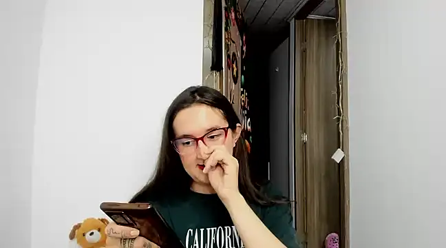 Snapshot of Sweet-Suck69 chatting on 12/27/24, 01:32 Sweet-Suck69 online show from 12/27/24, 01:32