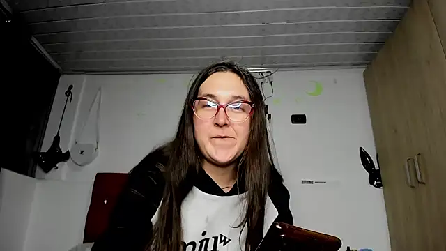 Snapshot of Sweet-Suck69 chatting on 01/02/25, 11:27 Sweet-Suck69 online show from 01/02/25, 11:27