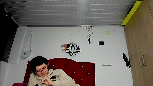 Snapshot of Sweet-Suck69 chatting on 01/06/25, 04:26 Sweet-Suck69 online show from 01/06/25, 04:26