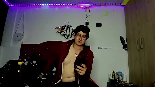 Snapshot of Sweet-Suck69 chatting on 01/07/25, 02:31 Sweet-Suck69 online show from 01/07/25, 02:31