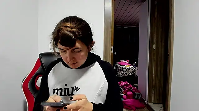 Snapshot of Sweet-Suck69 chatting on 02/19/25, 04:44 Sweet-Suck69 online show from 02/19/25, 04:44