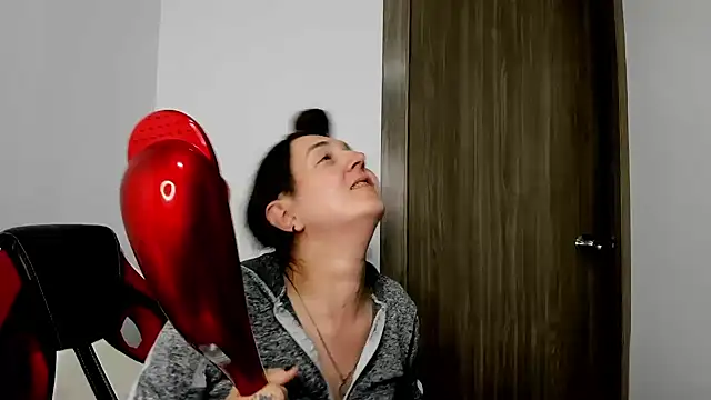 Snapshot of Sweet-Suck69 chatting on 02/20/25, 05:44 Sweet-Suck69 online show from 02/20/25, 05:44