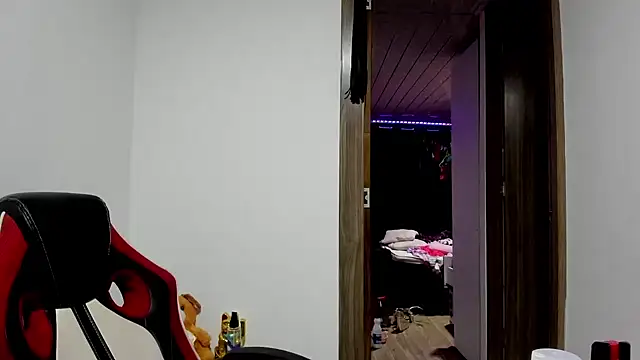 Snapshot of Sweet-Suck69 chatting on 02/27/25, 01:38 Sweet-Suck69 online show from 02/27/25, 01:38