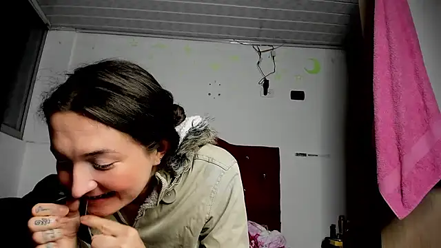 Snapshot of Sweet-Suck69 chatting on 03/16/25, 02:21 Sweet-Suck69 online show from 03/16/25, 02:21