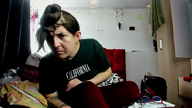 Snapshot of Sweet-Suck69 chatting on 03/18/25, 04:59 Sweet-Suck69 online show from 03/18/25, 04:59