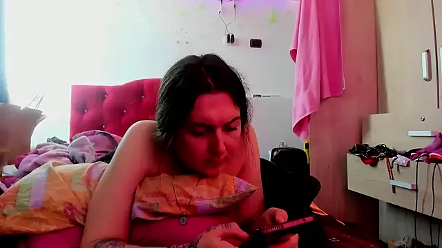 Snapshot of Sweet-Suck69 chatting on 03/21/25, 04:07 Sweet-Suck69 online show from 03/21/25, 04:07