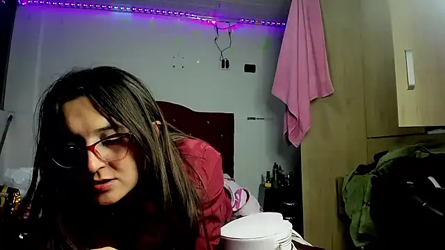 Snapshot of Sweet-Suck69 chatting on 03/23/25, 04:05 Sweet-Suck69 online show from 03/23/25, 04:05