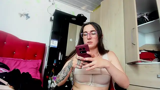 Snapshot of Sweet-Suck69 chatting on 09/22/25, 06:32 Sweet-Suck69 online show from 09/22/25, 06:32