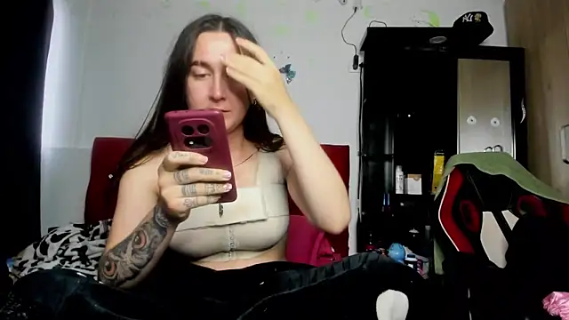 Snapshot of Sweet-Suck69 chatting on 09/23/25, 10:24 Sweet-Suck69 online show from 09/23/25, 10:24