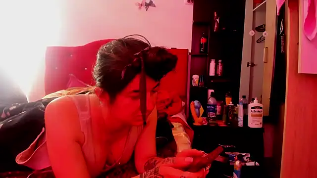 Snapshot of Sweet-Suck69 chatting on 11/18/25, 04:22 Sweet-Suck69 online show from 11/18/25, 04:22