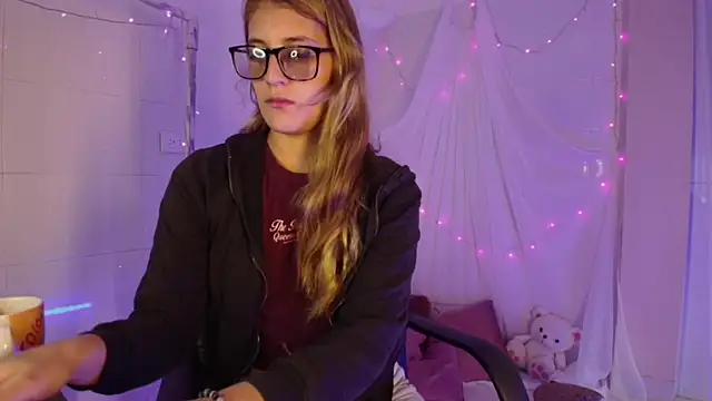 Giia paiige18 online show from 11/06/25, 01:34