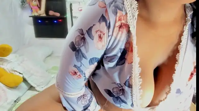 Snapshot of 2020vanessapalecia chatting on 12/14/24, 09:45 2020vanessapalecia online show from 12/14/24, 09:45