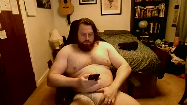 Snapshot of Hairy_Guy30 chatting on 11/18/25, 12:27 Hairy Guy30 online show from 11/18/25, 12:27