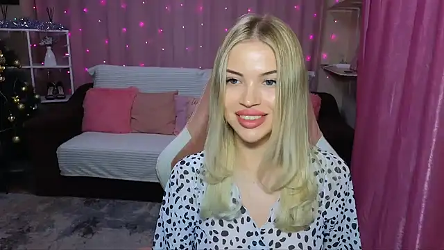 Snapshot of EmmyMills chatting on 12/05/24, 06:44 EmmyMills online show from 12/05/24, 06:44