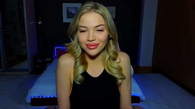 Snapshot of EmmyMills chatting on 03/05/25, 10:10 EmmyMills online show from 03/05/25, 10:10