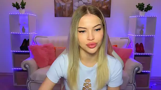 Snapshot of EmmyMills chatting on 11/07/25, 11:38 EmmyMills online show from 11/07/25, 11:38