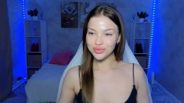 Snapshot of EmmyMills chatting on 06/14/26, 03:58 EmmyMills online show from 06/14/26, 03:58