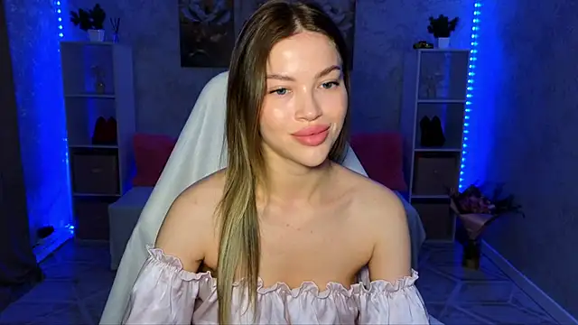 Snapshot of EmmyMills chatting on 06/20/26, 09:06 EmmyMills online show from 06/20/26, 09:06